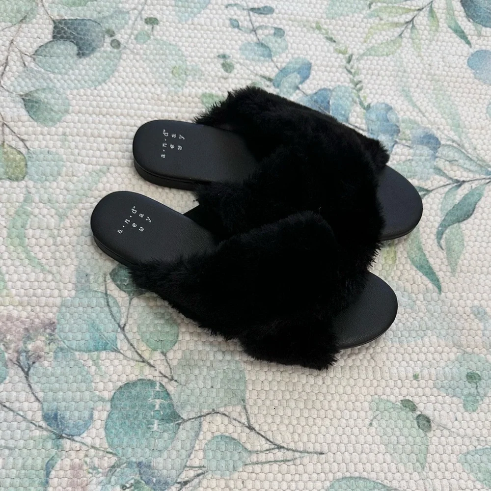 A New Day Women’s Black Fuzzy Slide Sandals Size 5.5 Crossband Faux Fur New